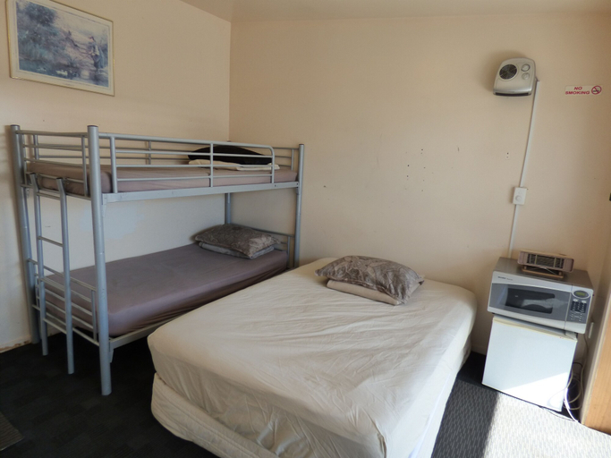 Bedroom 2, Racecourse Backpackers Hostel, Christchurch