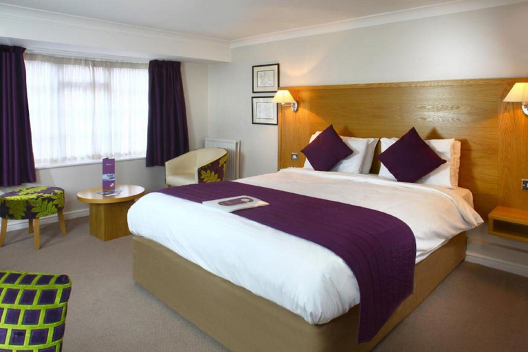 Bedroom 2, The Chequers Hotel, West Berkshire