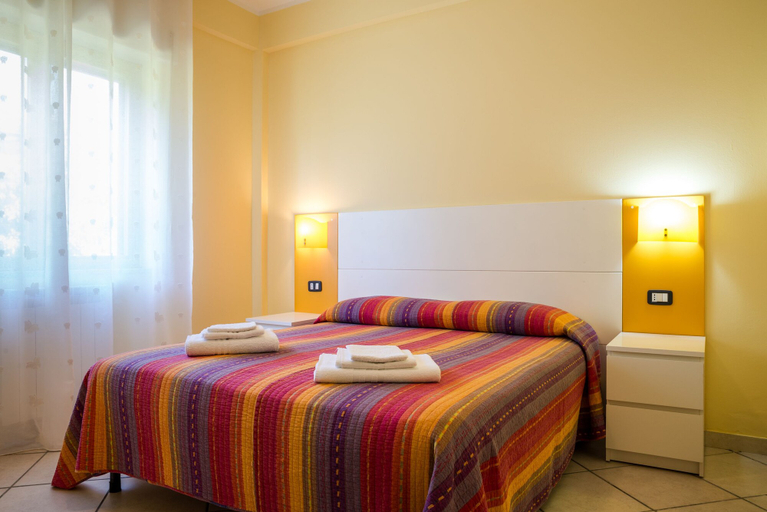 Bedroom 3, B&B Il Girasole, Salerno