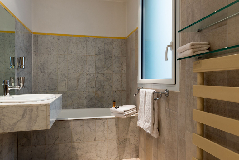 Bathroom 5, Hôtel Danemark, Paris