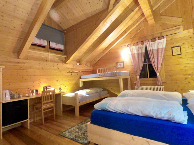 Bedroom 4, Activity B&B, Trento