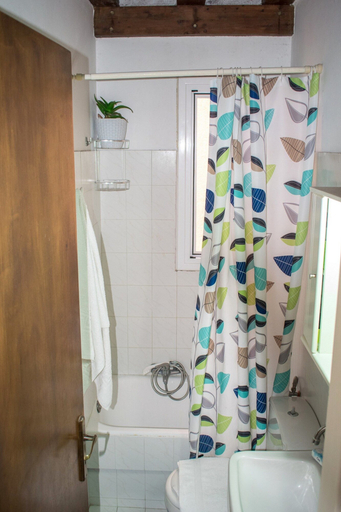 Bathroom 4, Marilis Studios, Ionian Islands