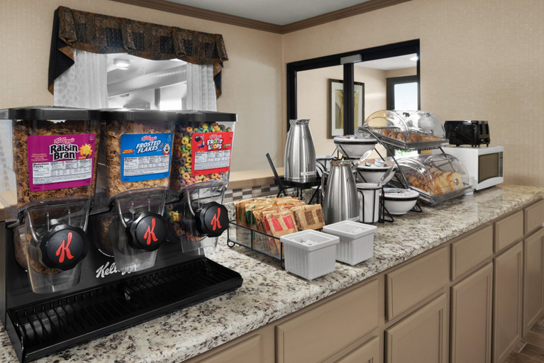Food & Drinks 4, Baymont by Wyndham Belleville Airport Area, Wayne