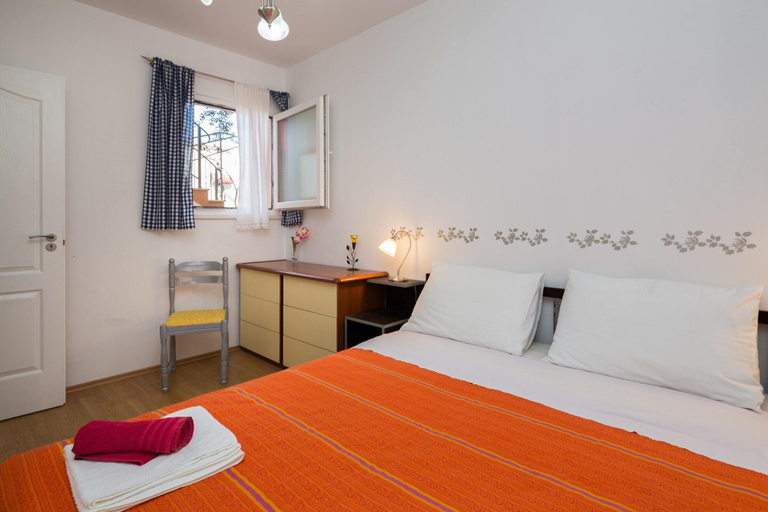 Bedroom 4, 2 - Modern Apartment With Garden, 80m From Beach, Marina