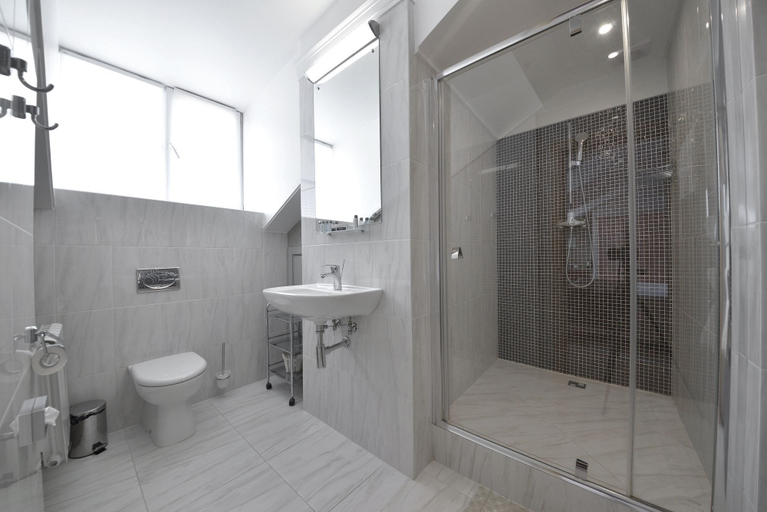 Bathroom 3, Rachmaninoff hotel, Velikiy Novgorod