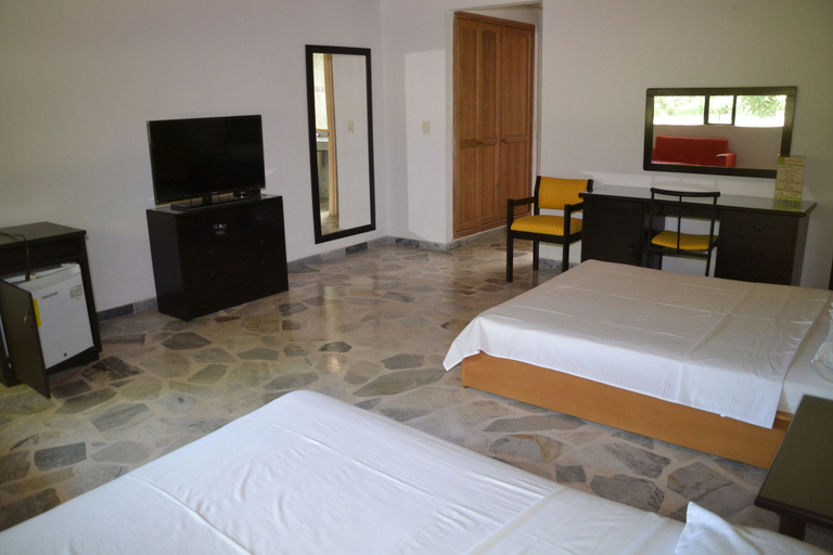 Bedroom 4, Hotel Albatros, Espinal