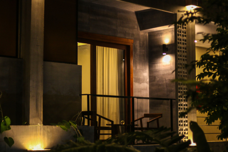 Exterior & Views 3