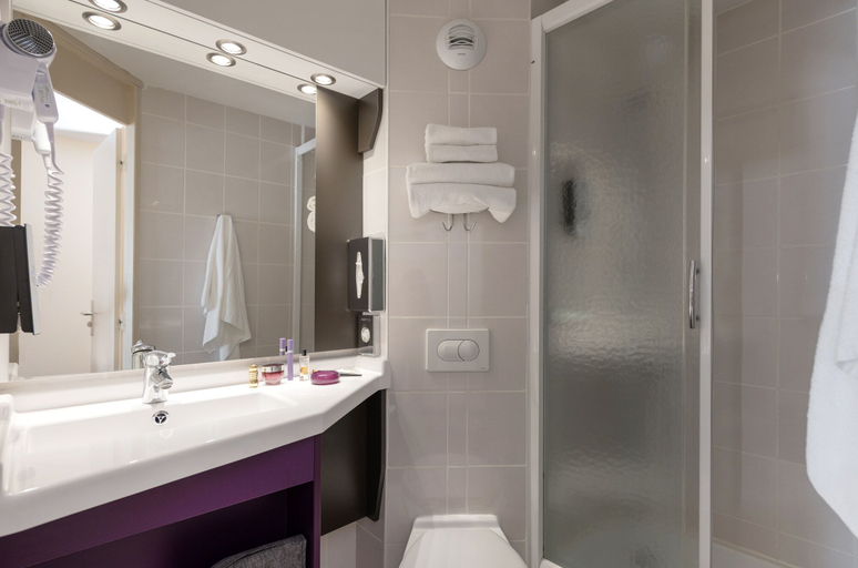 Bathroom 5, Kyriad Lyon Sud - Givors, Rhône