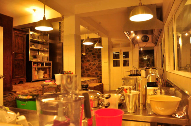 Food & Drinks 5, Forest Edge, Ambagamuwa
