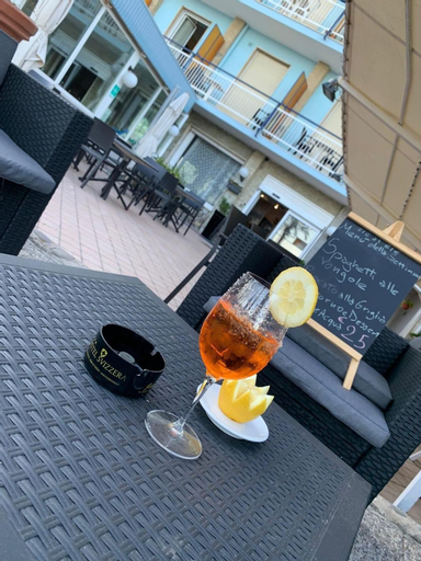 Food & Drinks 7