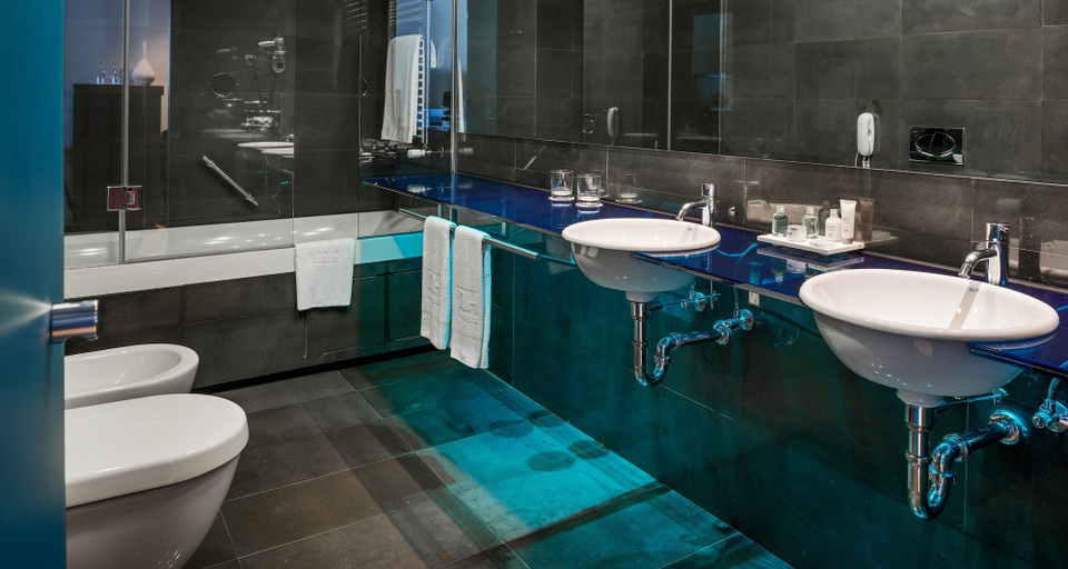 Bathroom 5, NH Madrid Las Tablas, Madrid
