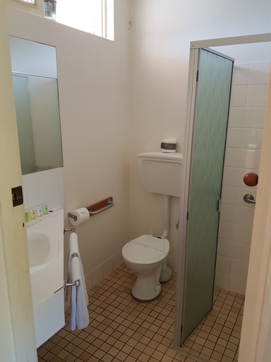Bathroom 4, Motel Traralgon, Latrobe - Traralgon