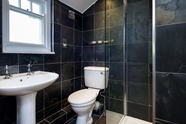Bathroom 4, Traveller's Rest Inn, Cumbria