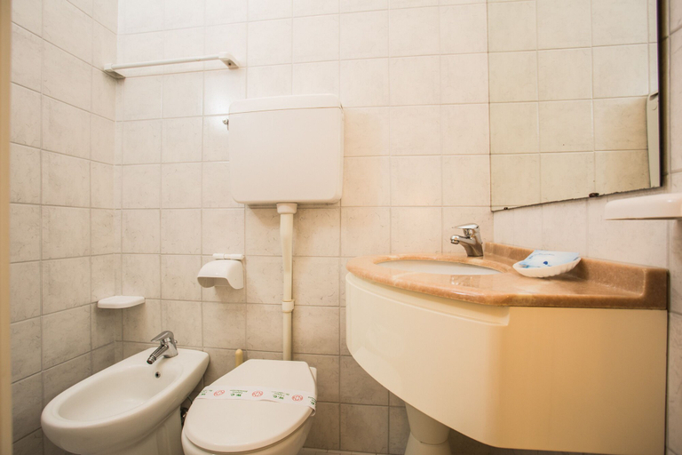 Bathroom 3, Hotel Oregon, Rimini
