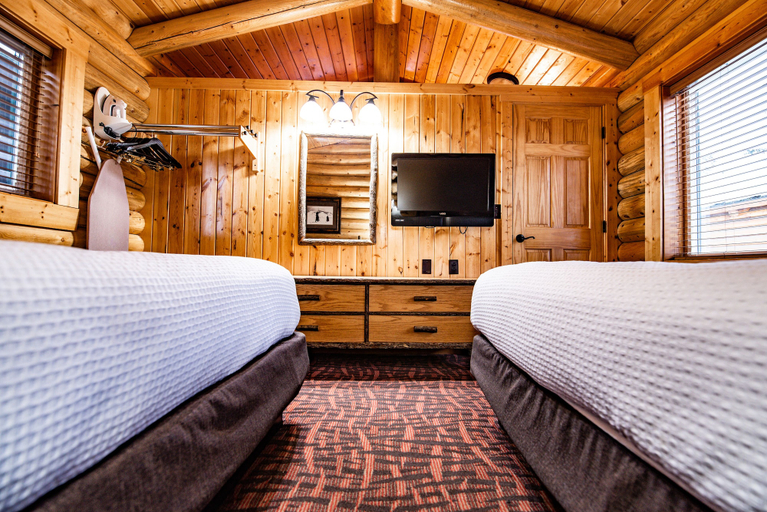 Bedroom 2, Elk Country Inn, Teton