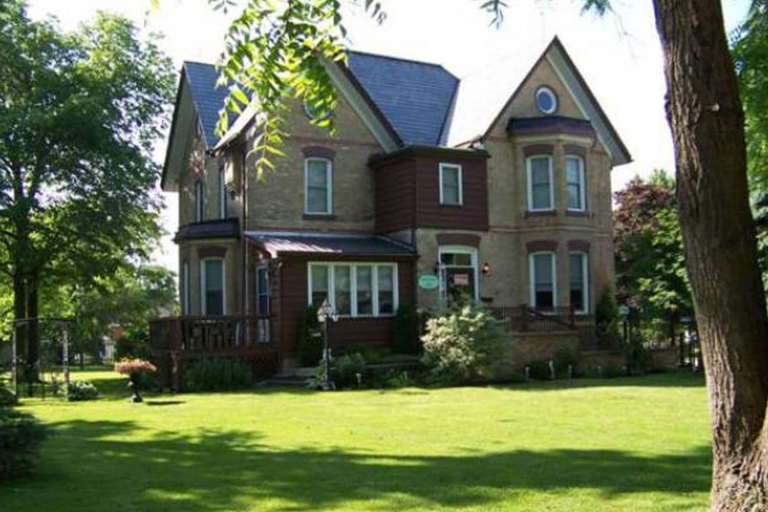 Exterior & Views