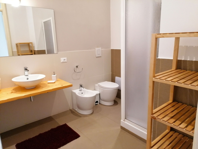 Bathroom 3, B&B Trapani Granveliero, Trapani