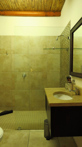 Bathroom 5, Oakhurst Hotel, Eden