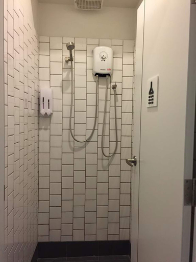 Bathroom 3, Pho Hostel, Phra Nakhon