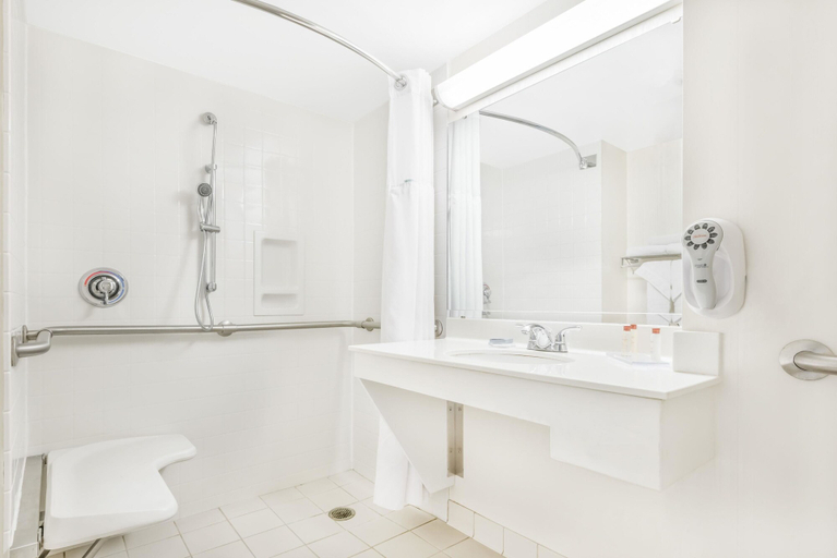 Bathroom 4, Wingate by Wyndham Lima Downtown, Allen
