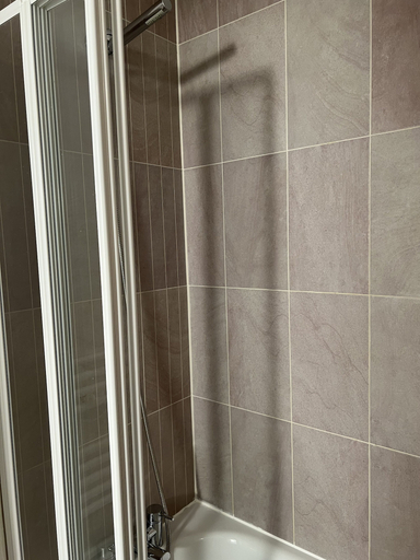 Bathroom 2, Charming Apartment Garden View, London