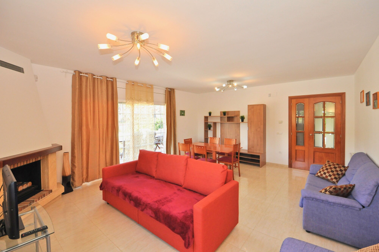 Others 5, Villa Genova, Girona