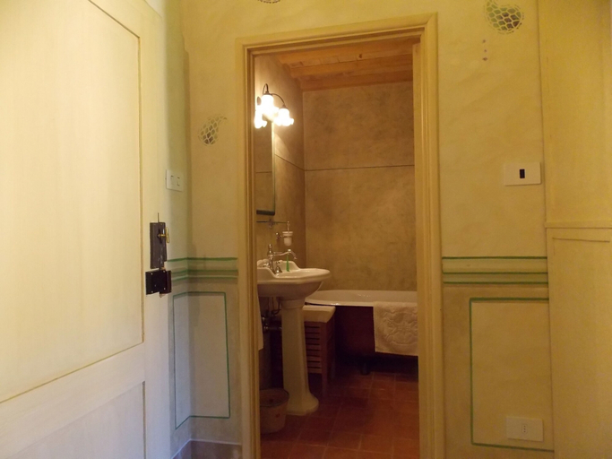 Bathroom 4, Villa Salaiole, Florence
