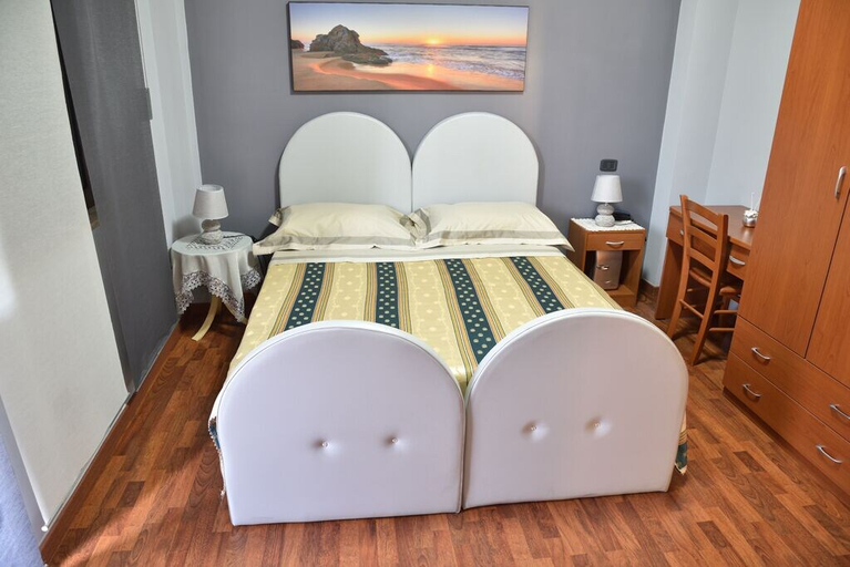 Bedroom 2, B&B Ospiti a Corte, Salerno