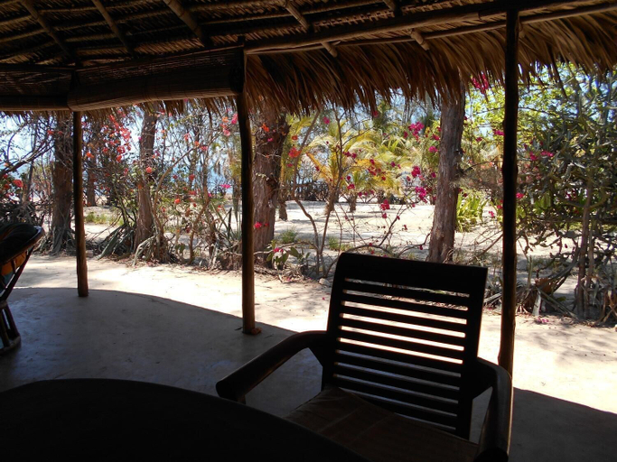 Others 5, Villa Miadana, Boeny