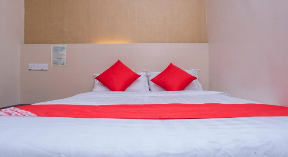 Bedroom 5, D'Pinetrees Hotel, Johor Bahru