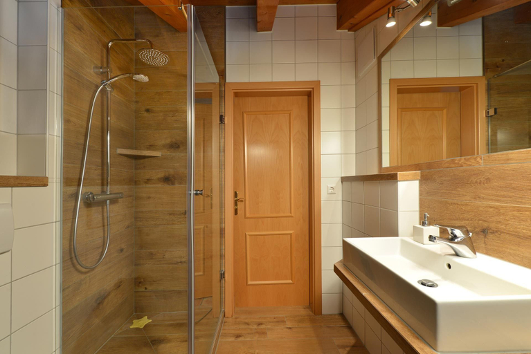 Bathroom 3, Haus Bergahorn, Traunstein