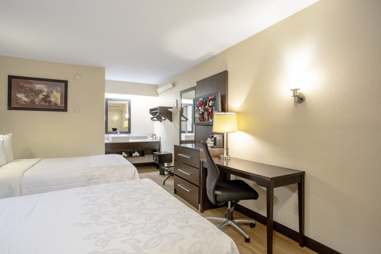 Bedroom 3, Red Roof Inn PLUS+ Boston - Framingham, Middlesex