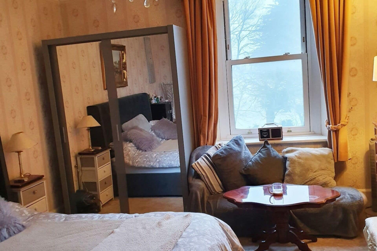 Bedroom 4, Historic Manor House - Sleeps 16 - Pool & Hot Tub, Kent