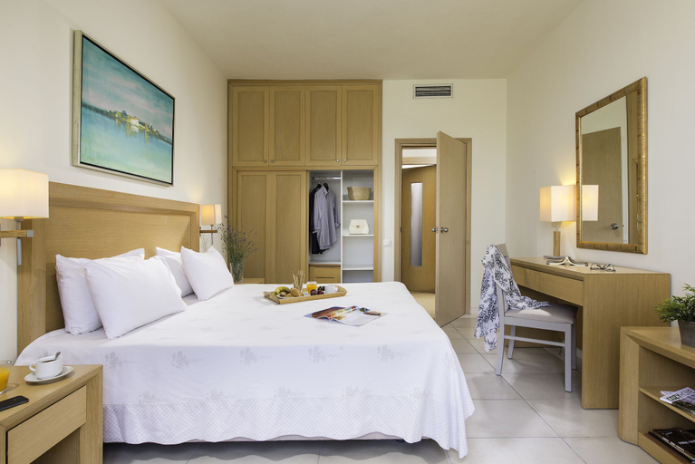 Bedroom 3, Kassandra Palace Seaside Resort, Central Macedonia
