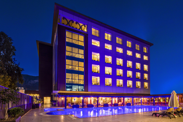 Exterior & Views