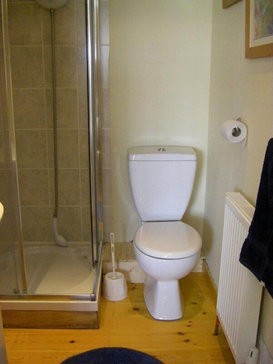 Bathroom, Avebury Life B&B, Wiltshire