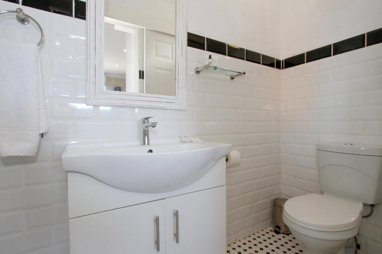 Bathroom 4, Coweys Corner, eThekwini