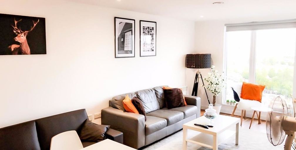 Others 4, Bright 2BR Apartments Quays, Manchester