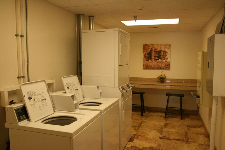 Bathroom 4, Buffalo Inn, Johnson