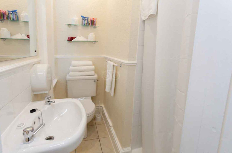 Bathroom 4, Belmont Hotel Blackpool, Blackpool