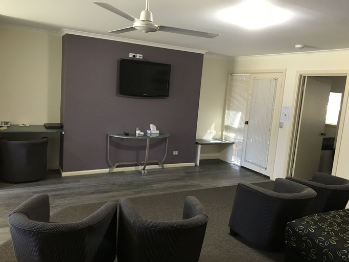 Others 5, Sportsmans Motor Inn, Berrigan