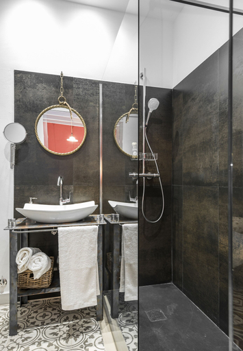 Bathroom 5, Manuel de La Capilla, Jaén