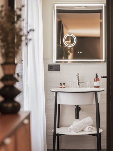 Bathroom 4, Maisons du Monde Hôtel & Suites - Marseille Vieux Port, Bouches-du-Rhône