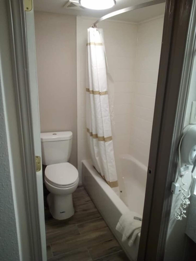 Bathroom 4, Motel 6 Burlington, NC, Alamance