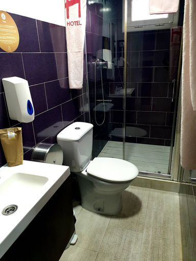 Bathroom 3, Hotel Consentido, Barcelona