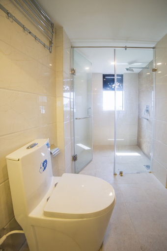 Bathroom 4, Ganapati Airport Hotel, Bagmati