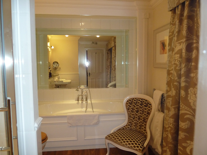 Bathroom 4, Belmore, Trafford