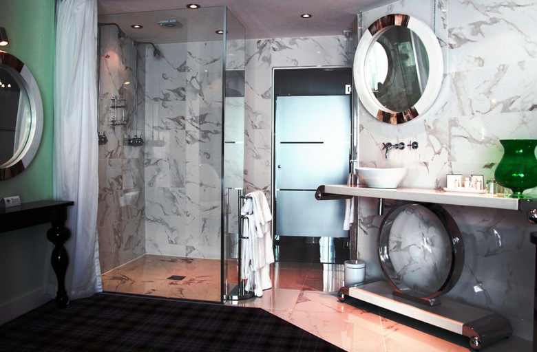 Bathroom 4, The Earl of Doncaster Hotel, Doncaster