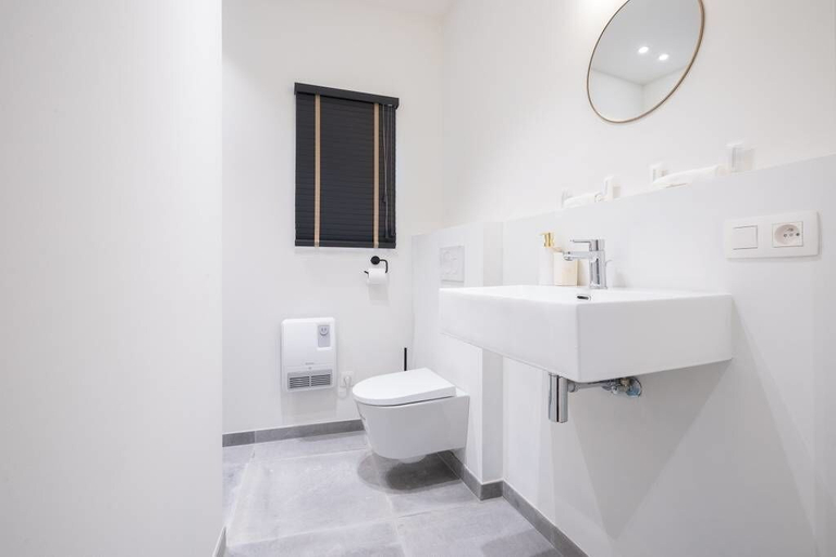 Bathroom, The Chaplain 27, Antwerpen