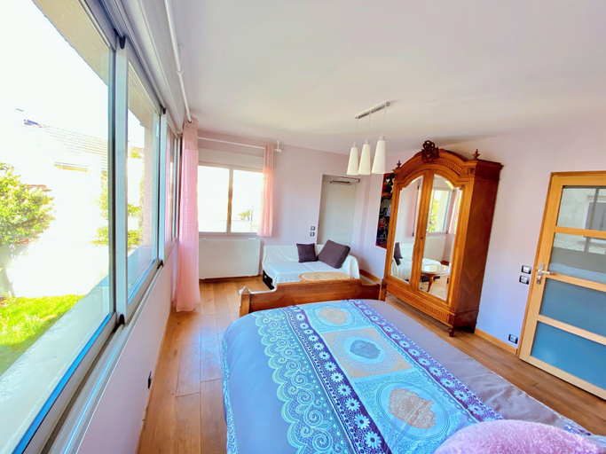 Bedroom 2, Reims Sherpa Guest House, Marne